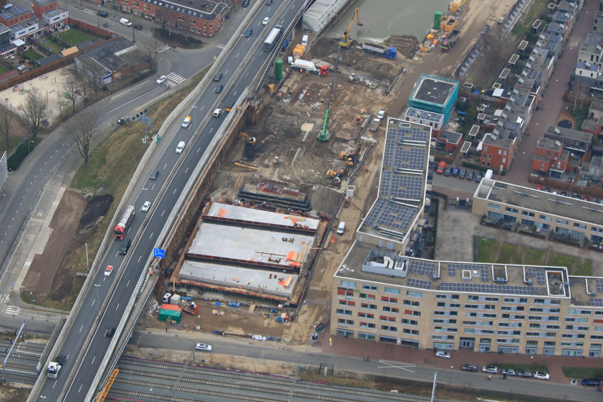 Bouwkuip verdiepte ligging - voorbouwlocatie spoordek ter hoogte van de Frontier