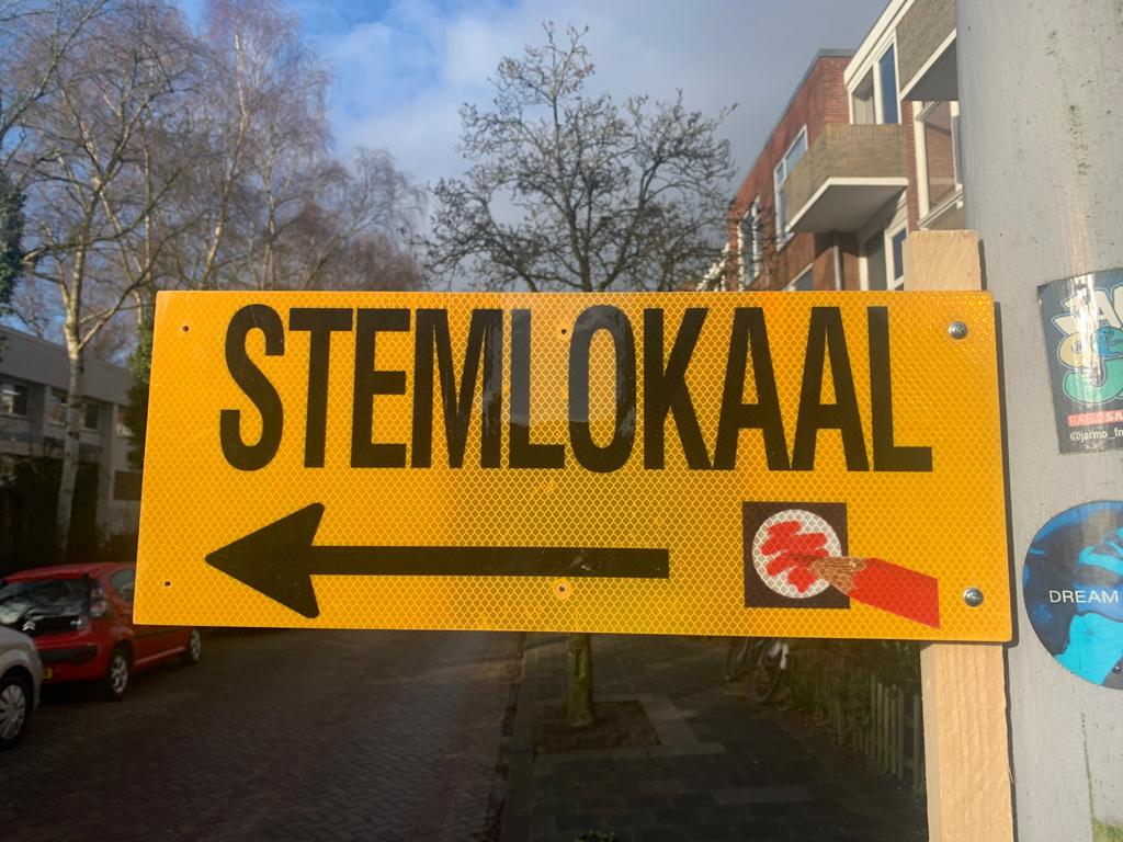 Eerste stembureaus open