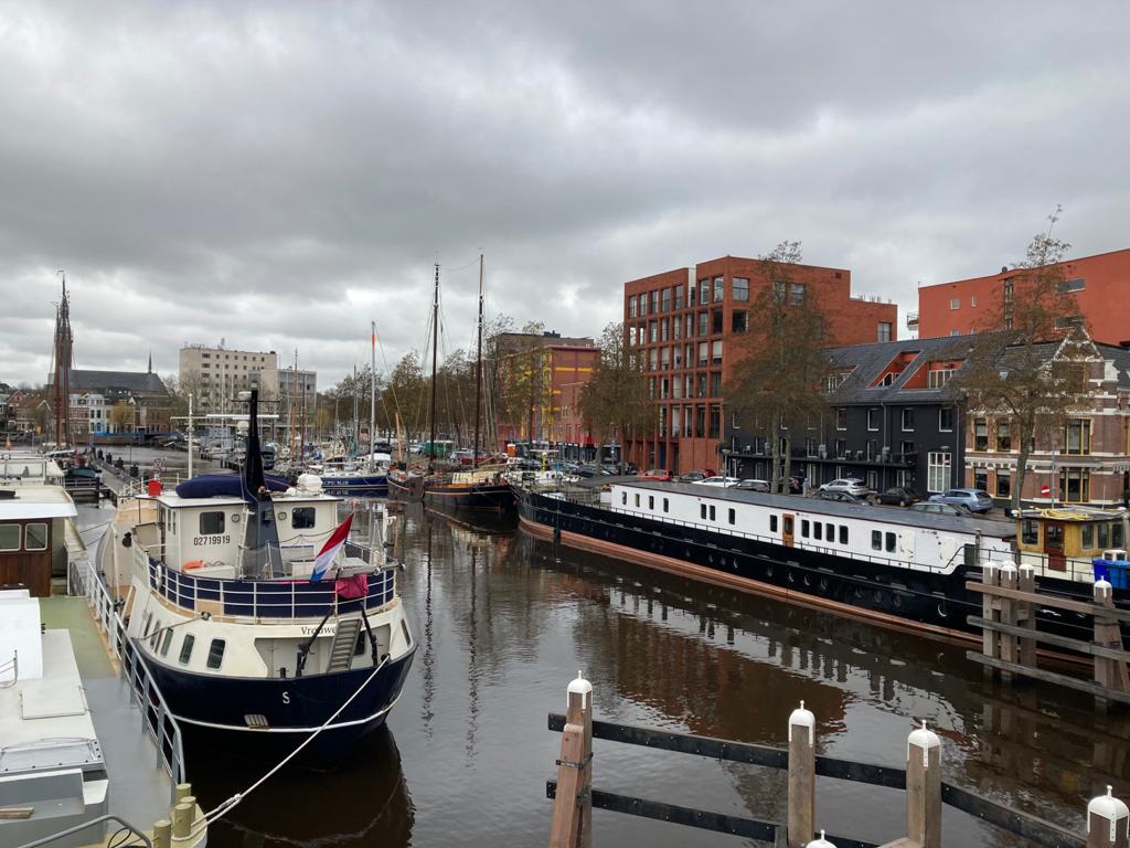 Nieuwe ligplaats Pannekoekschip blijft gemoederen in Groningse politiek bezig houden
