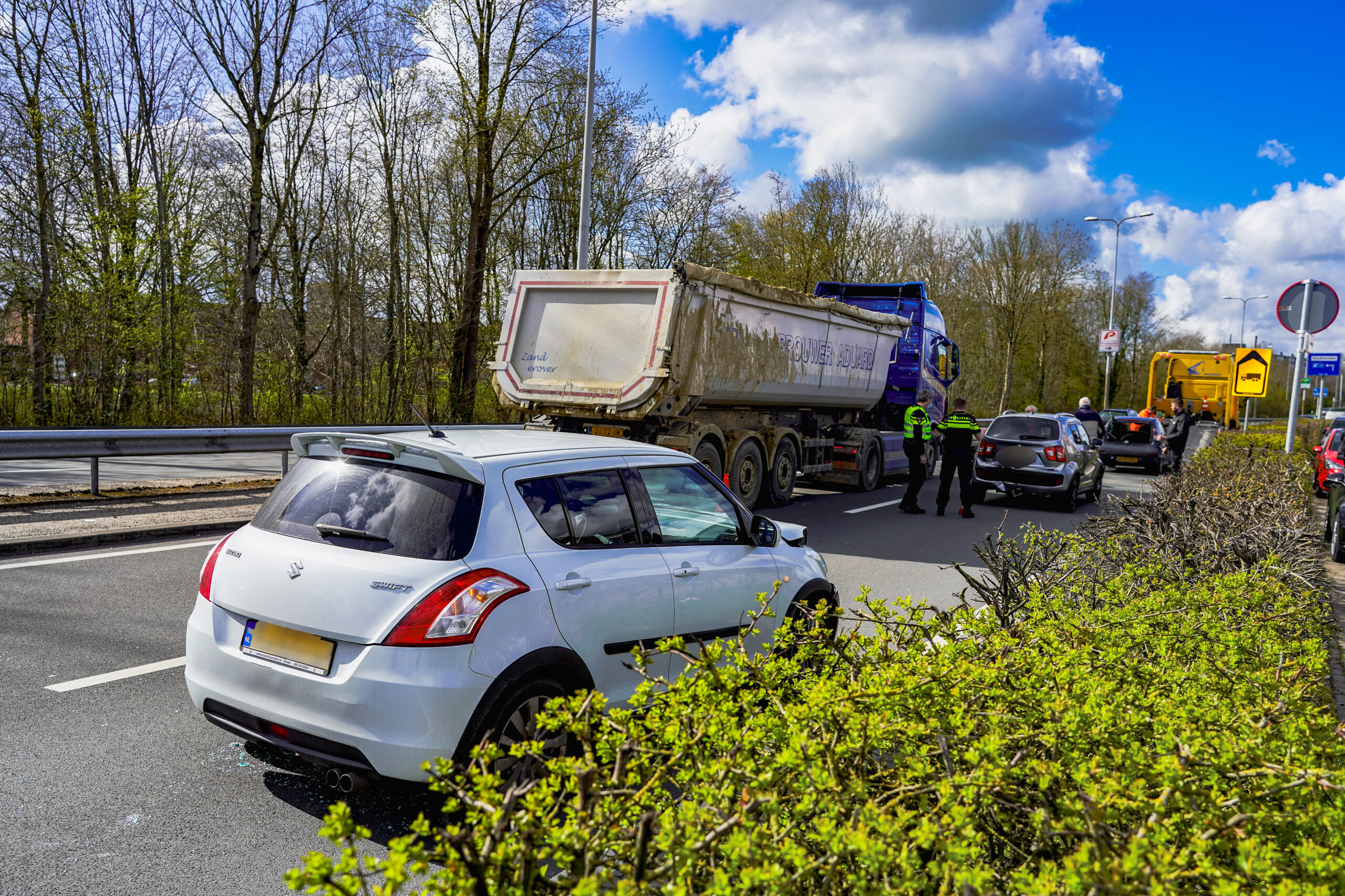 Eend zorgt voor kettingbotsing Friesestraatweg