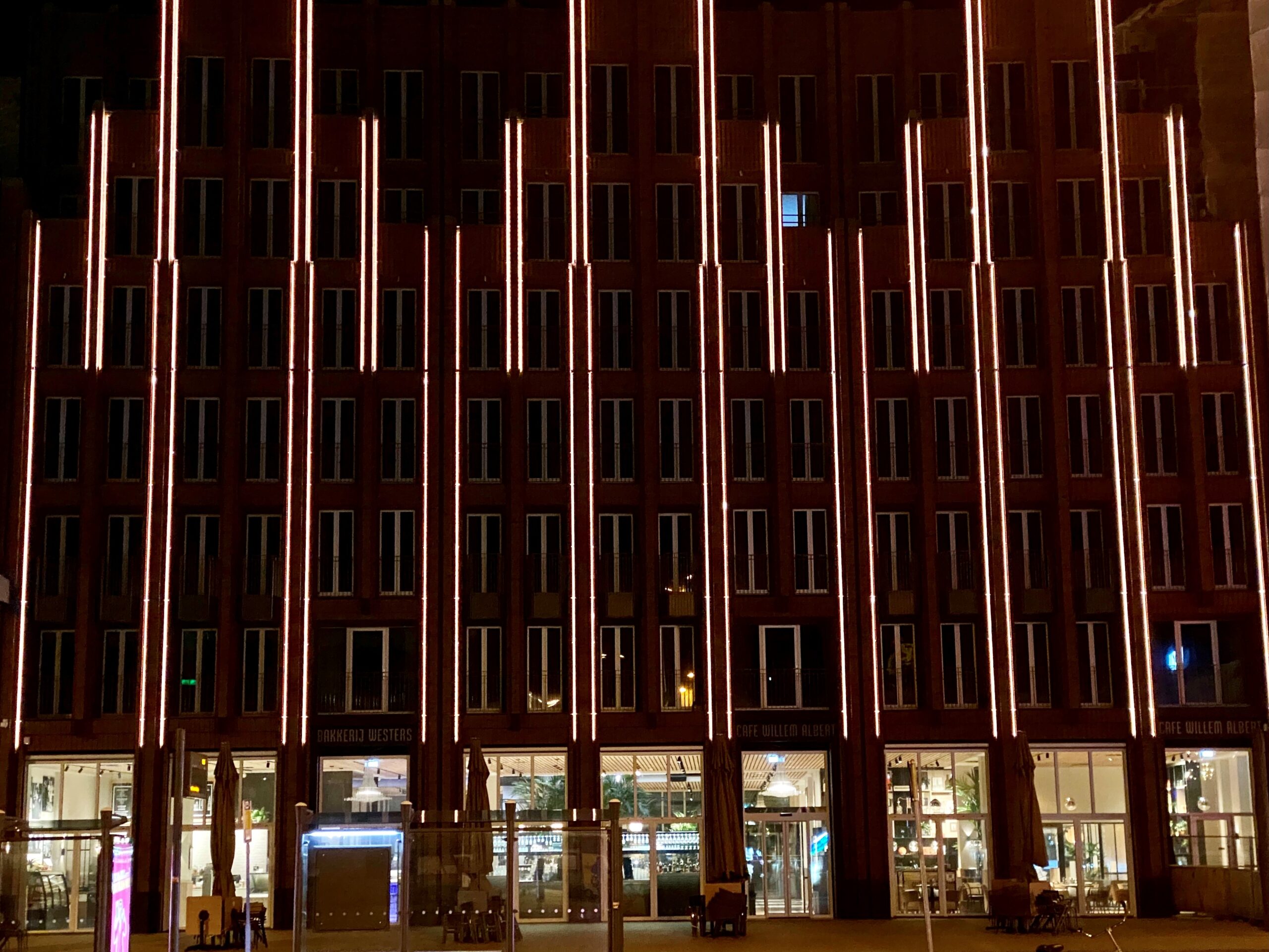 Nieuwe aanblik Grote Markt at night dankzij feeërieke verlichting Market Hotel