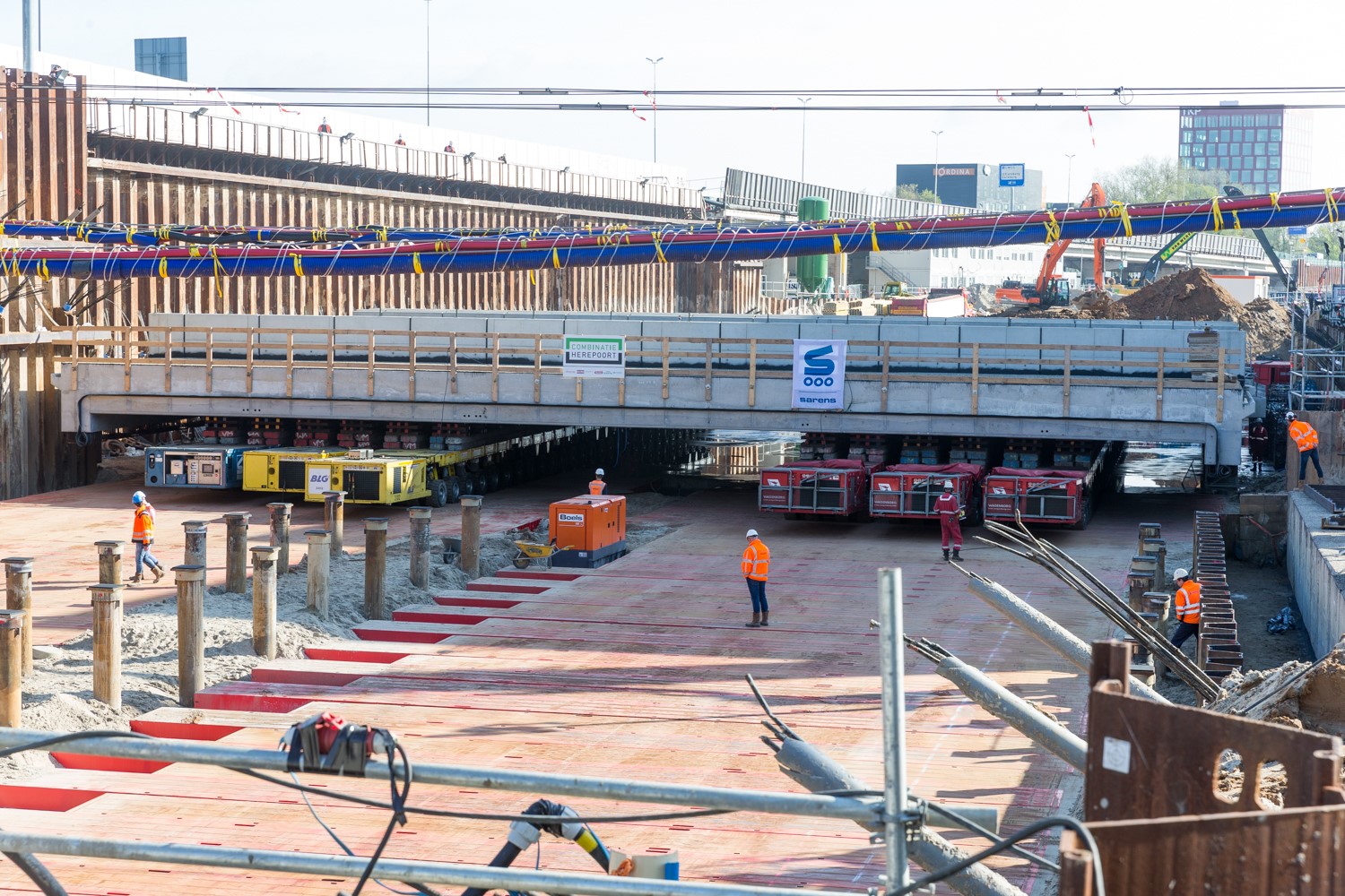 Mega-klus geklaard: spoordek ligt op zijn plek