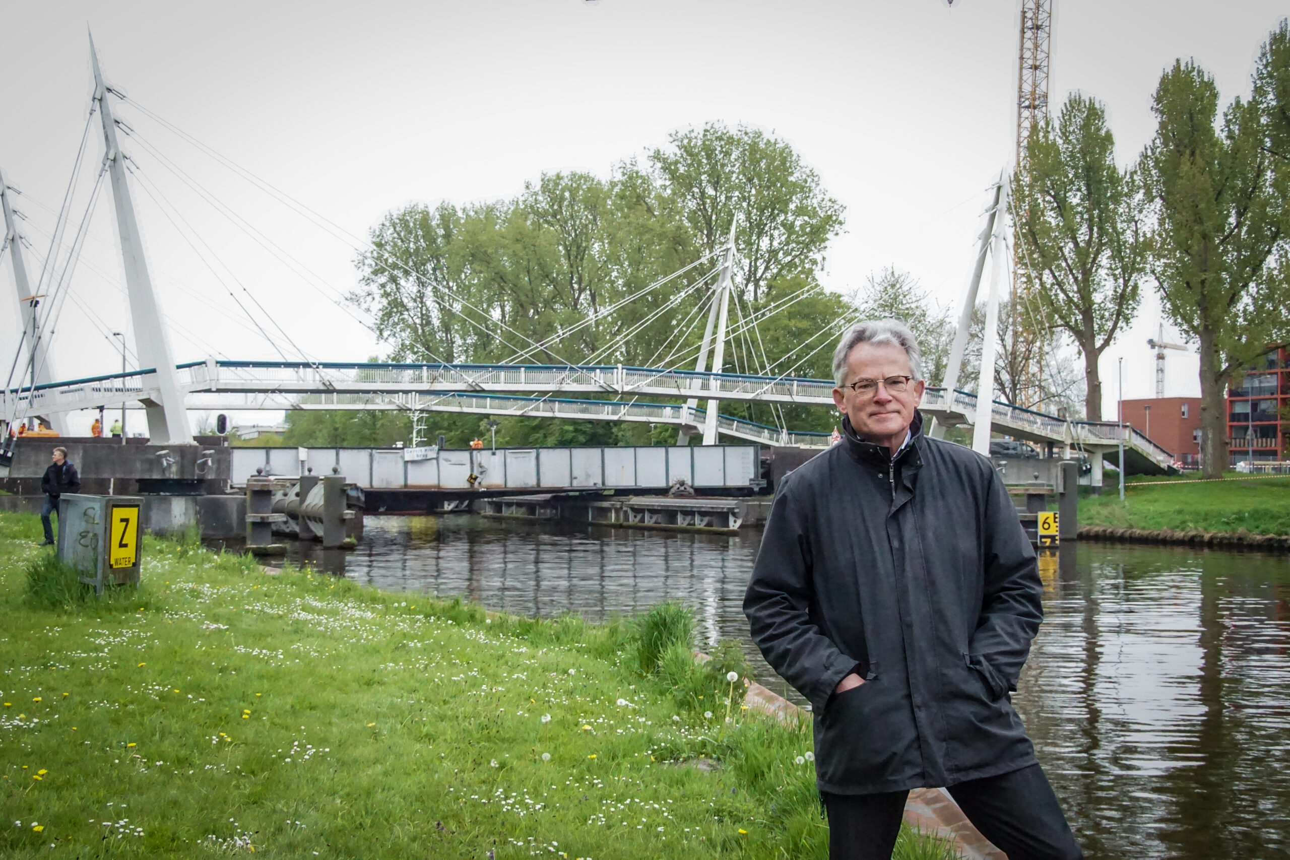 Burgemeester Schuiling liet zich gisteren ter plekke informeren. (Foto: RdB Producties, Raymond Bos).