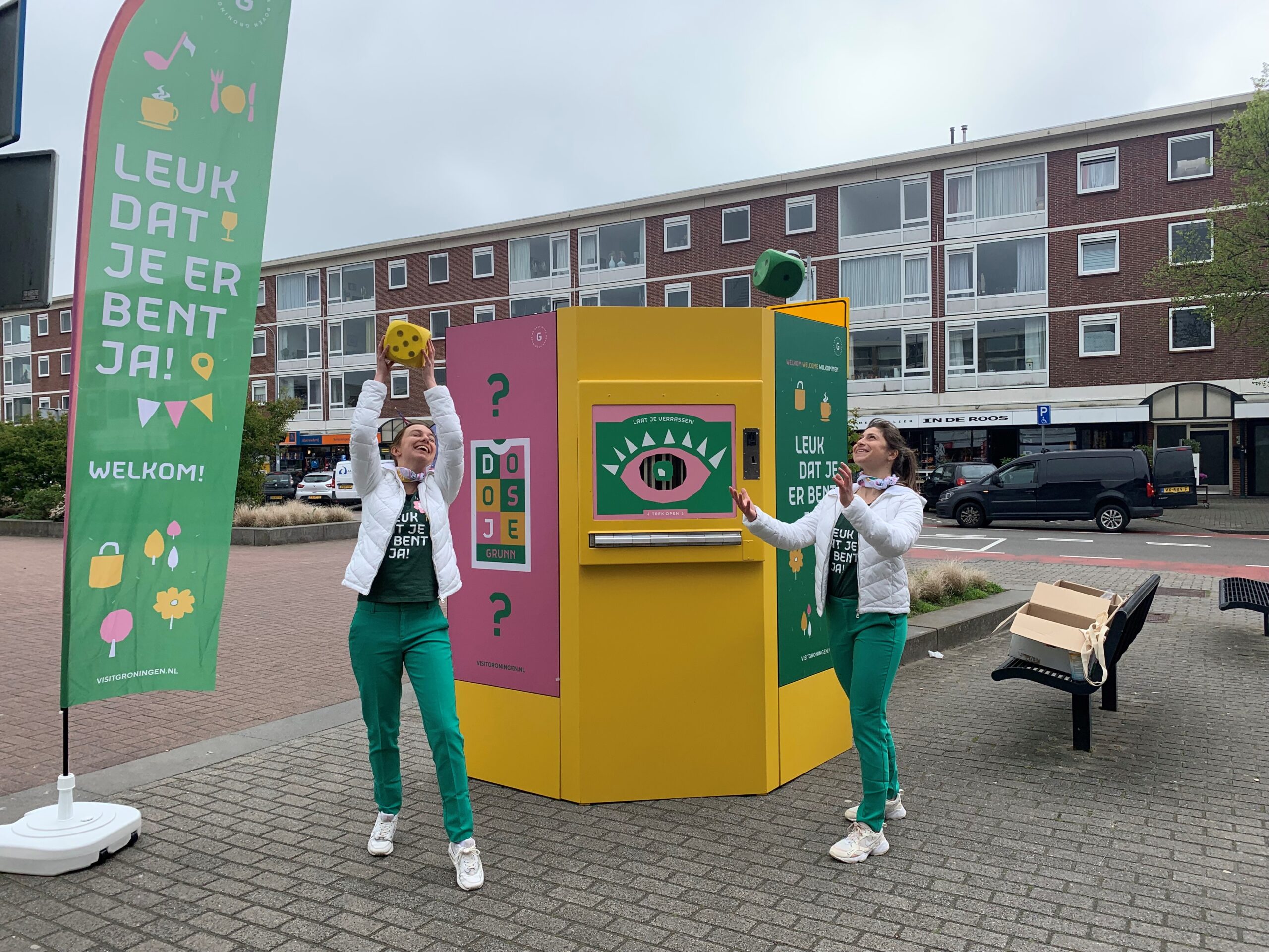 Verrassingsmuur voor bezoekers Overwinningsplein: Leuk dat je er bent, ja!