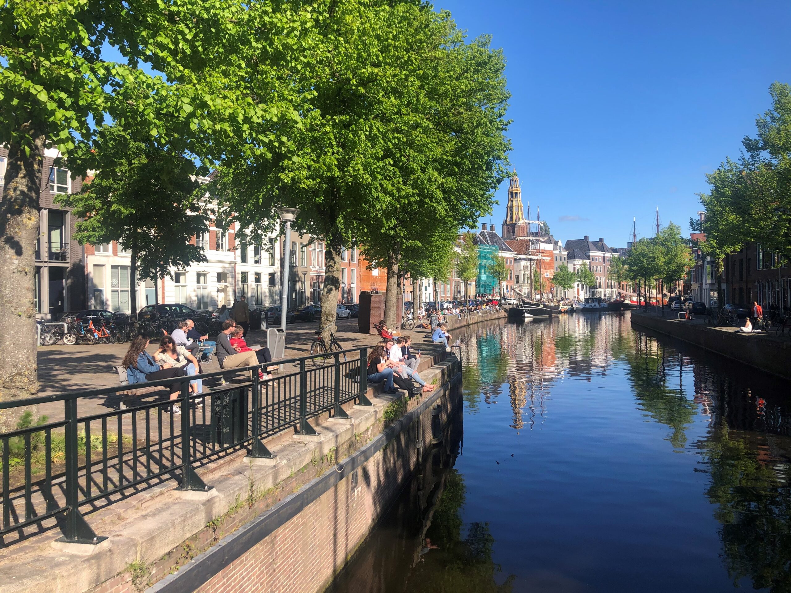 Zonaanbidders aan de Hoge der A