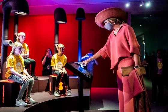 Bezoek Máxima markeert terugkeer naar betere tijden voor Groninger Museum