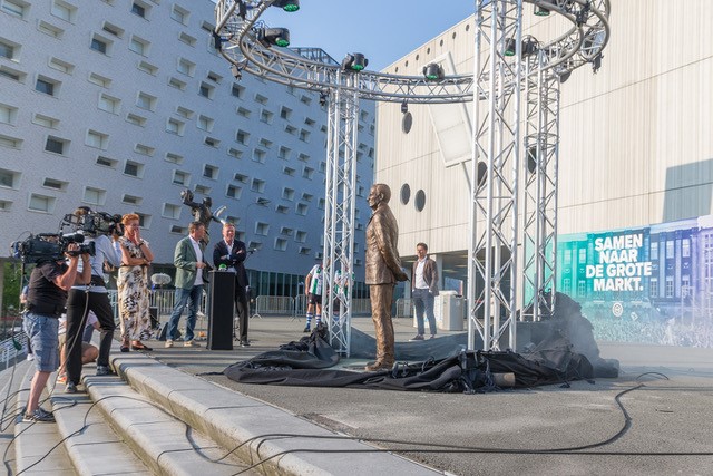 Het beeld van Martin Koeman komt tevoorschijn