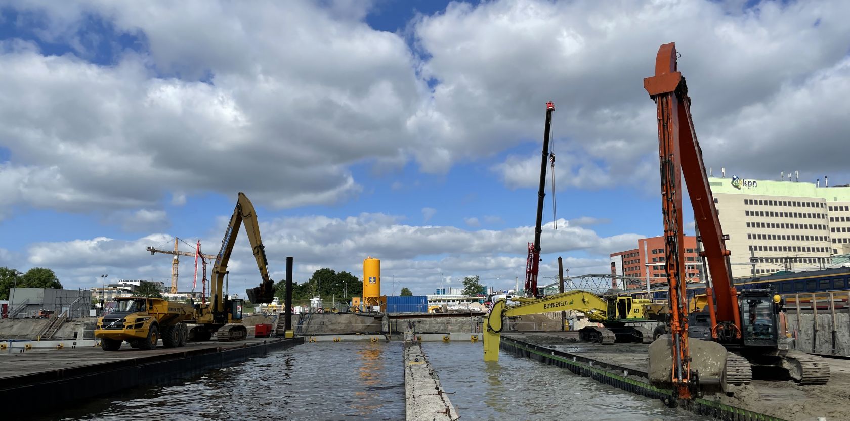 Grote 'vijver' achter Hoofdstation Groningen