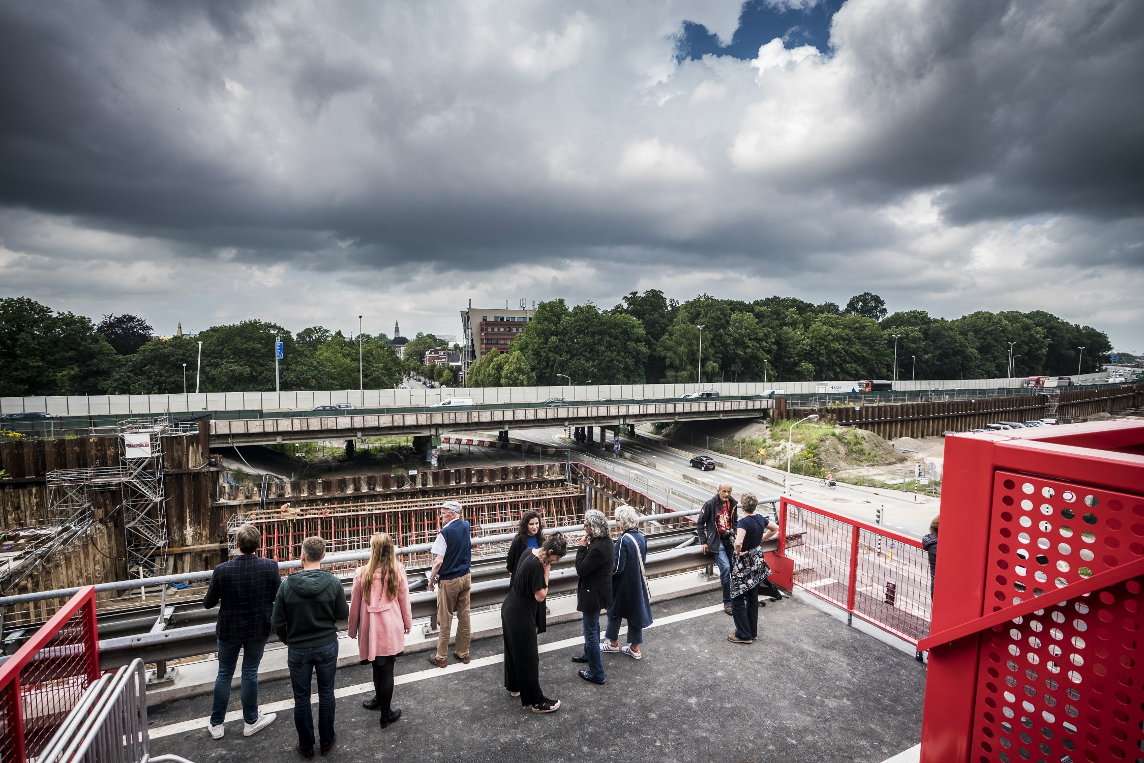 Officiële opening van het Geheugenbalkon op vrijdag 2 juli. (Foto: Twitter, Kunstpunt Groningen).