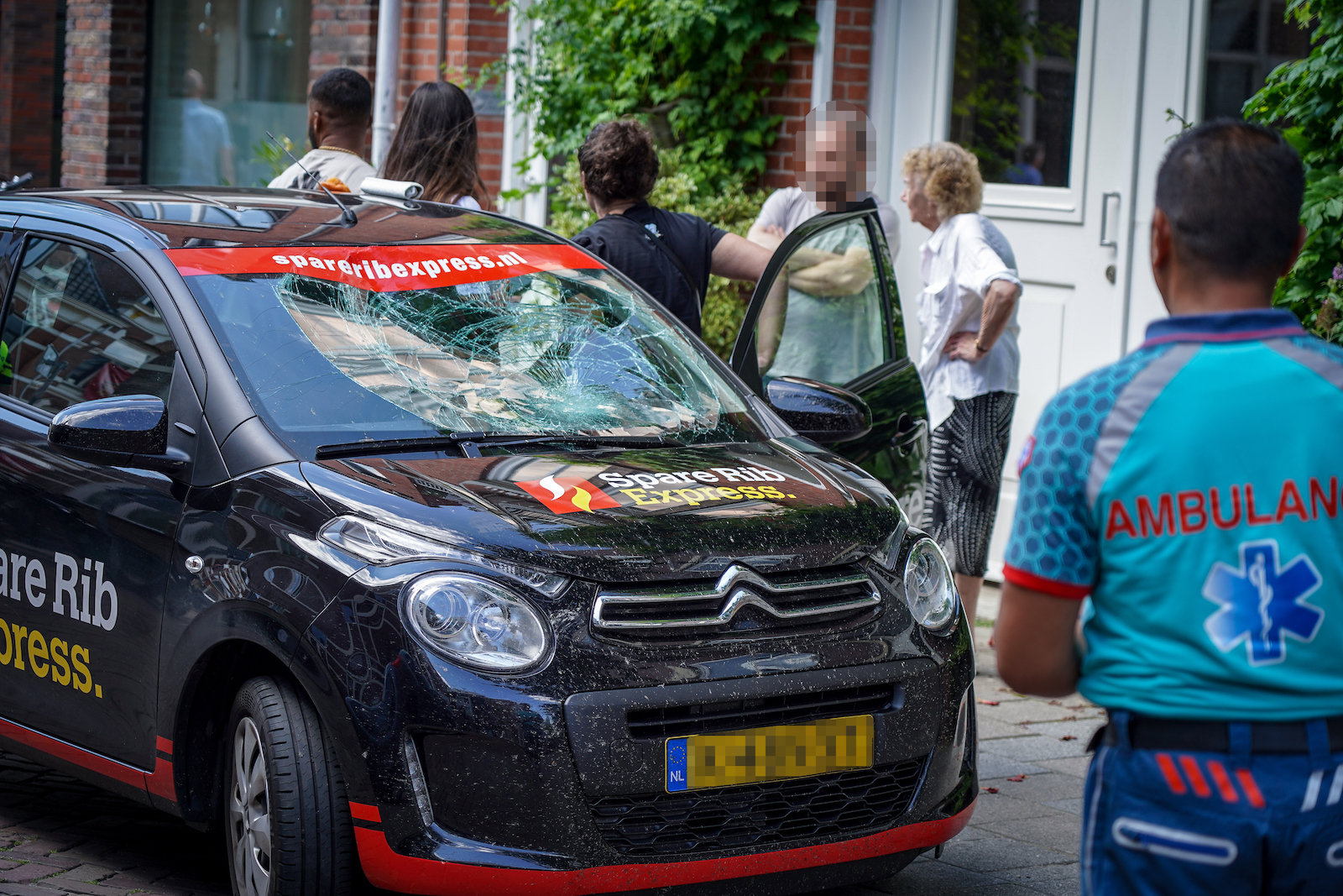 Heftige botsing: fietsers hebben engeltje op hun rug