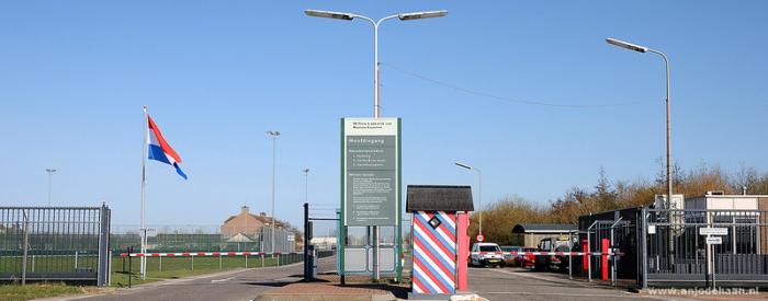 Vermoeide evacuees uit Afghanistan verwelkomd en opgevangen in kazerne Marnewaard