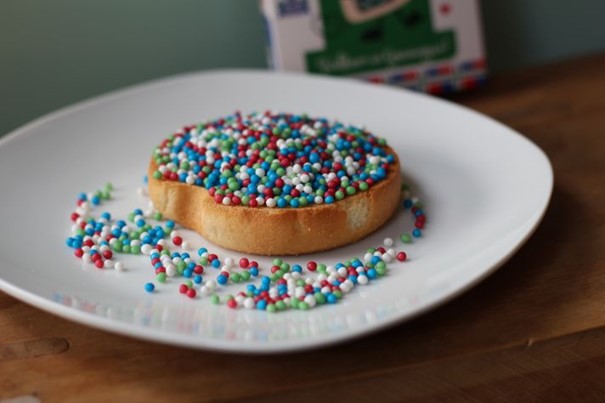 Unieke beschuit-met-muisjes speciaal voor Groningen