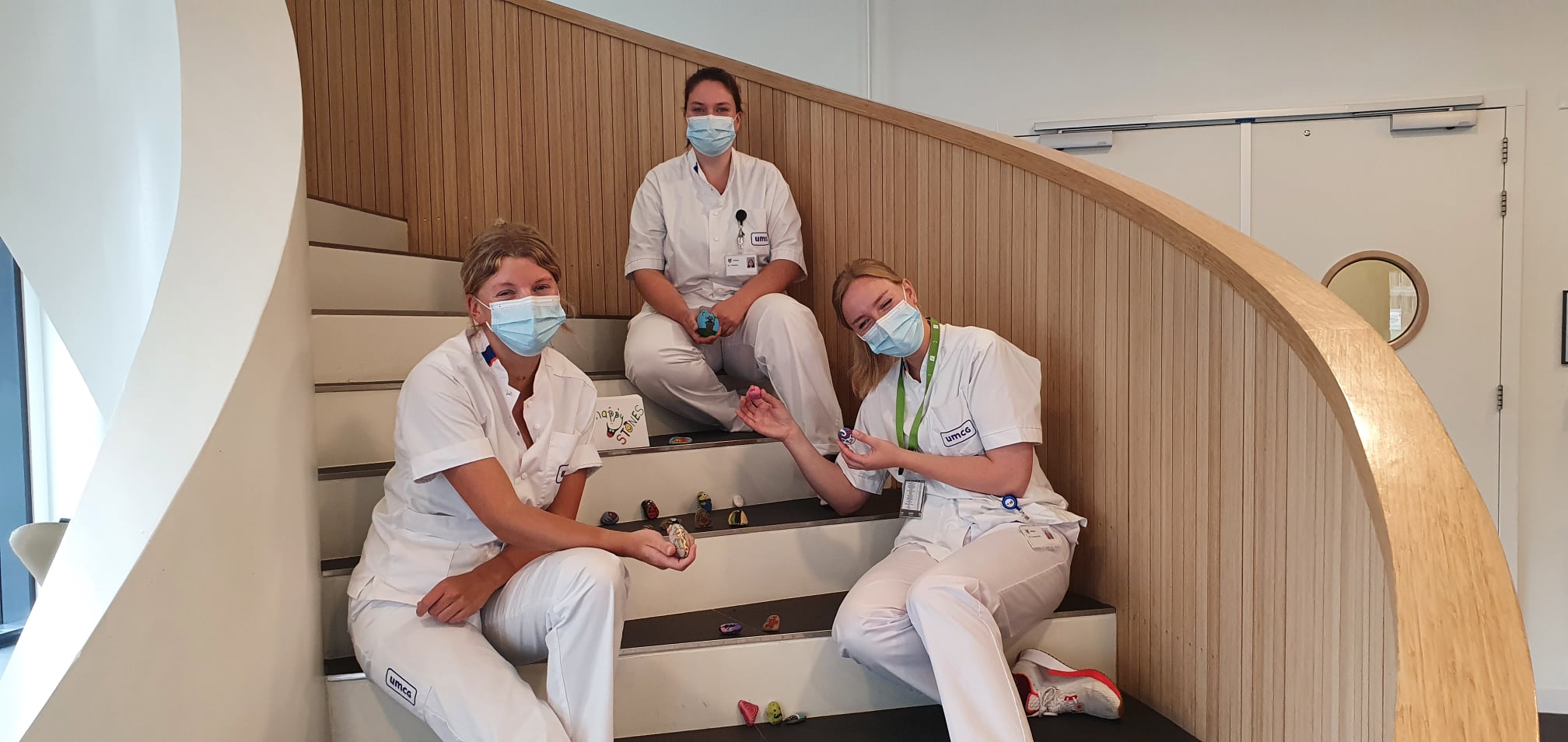 Mooi gebaar: Geen hand maar Happy Stone voor patiënten Protonencentrum