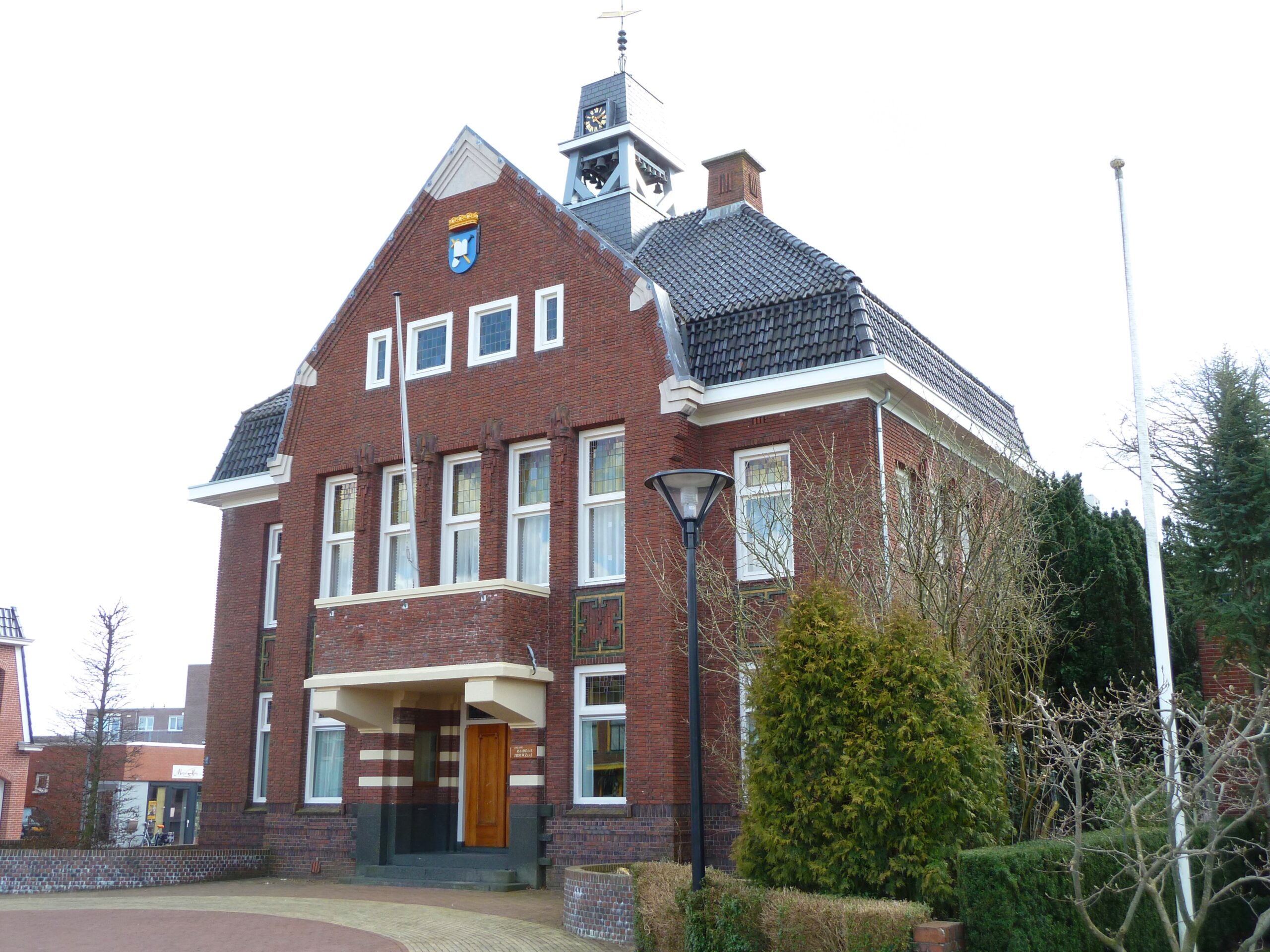 Gemeentehuis Bedum gaat in de verkoop – monument uit 1927