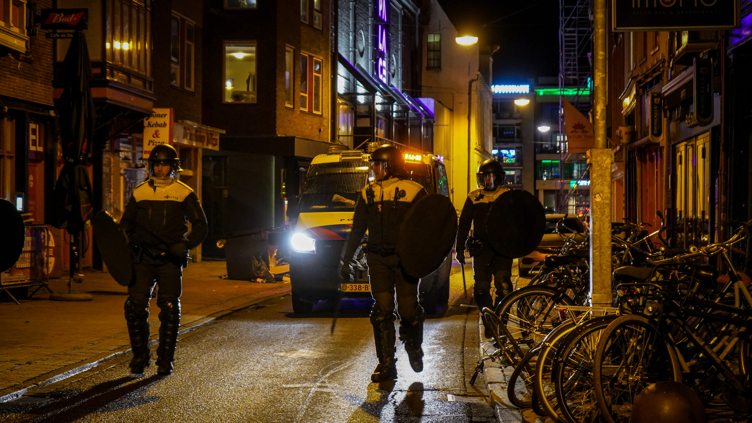 Drie tieners aangehouden vanwege rellen vorige week