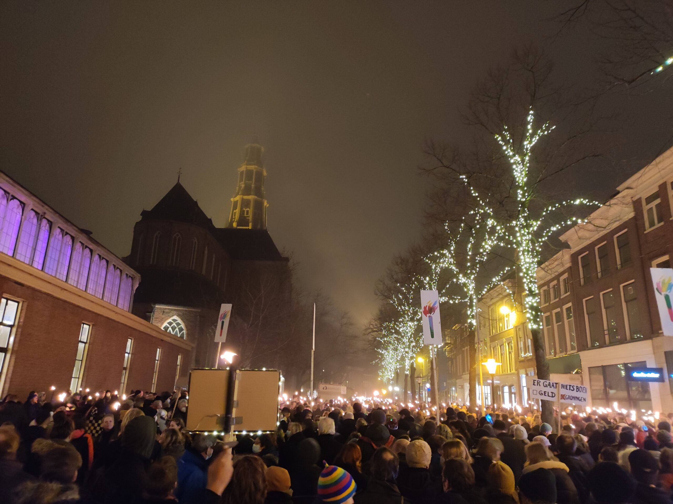 Duizenden betogers bij Fakkeltocht in Groningen
