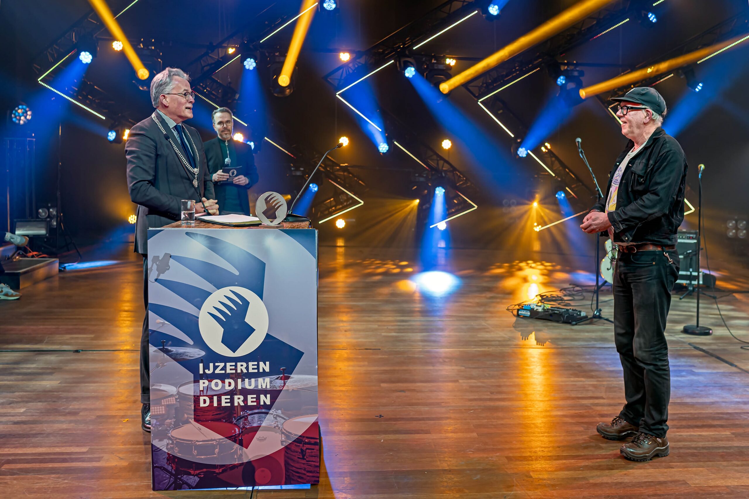 Oud-programmeur VERA geridderd