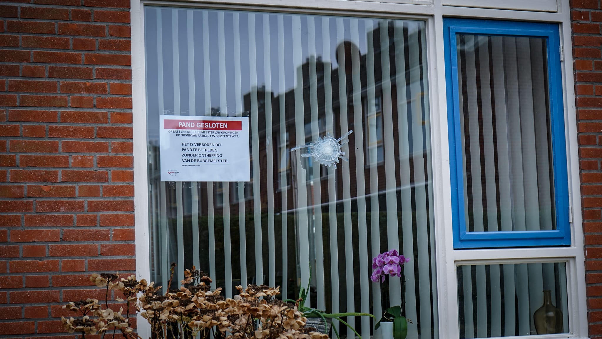 Burgemeester sluit twee woningen in Vinkhuizen