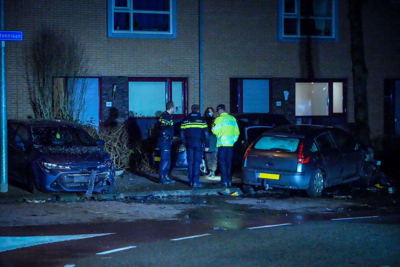 Ongeluk op Diamantlaan: automobilist na crash uit brandende auto gehaald