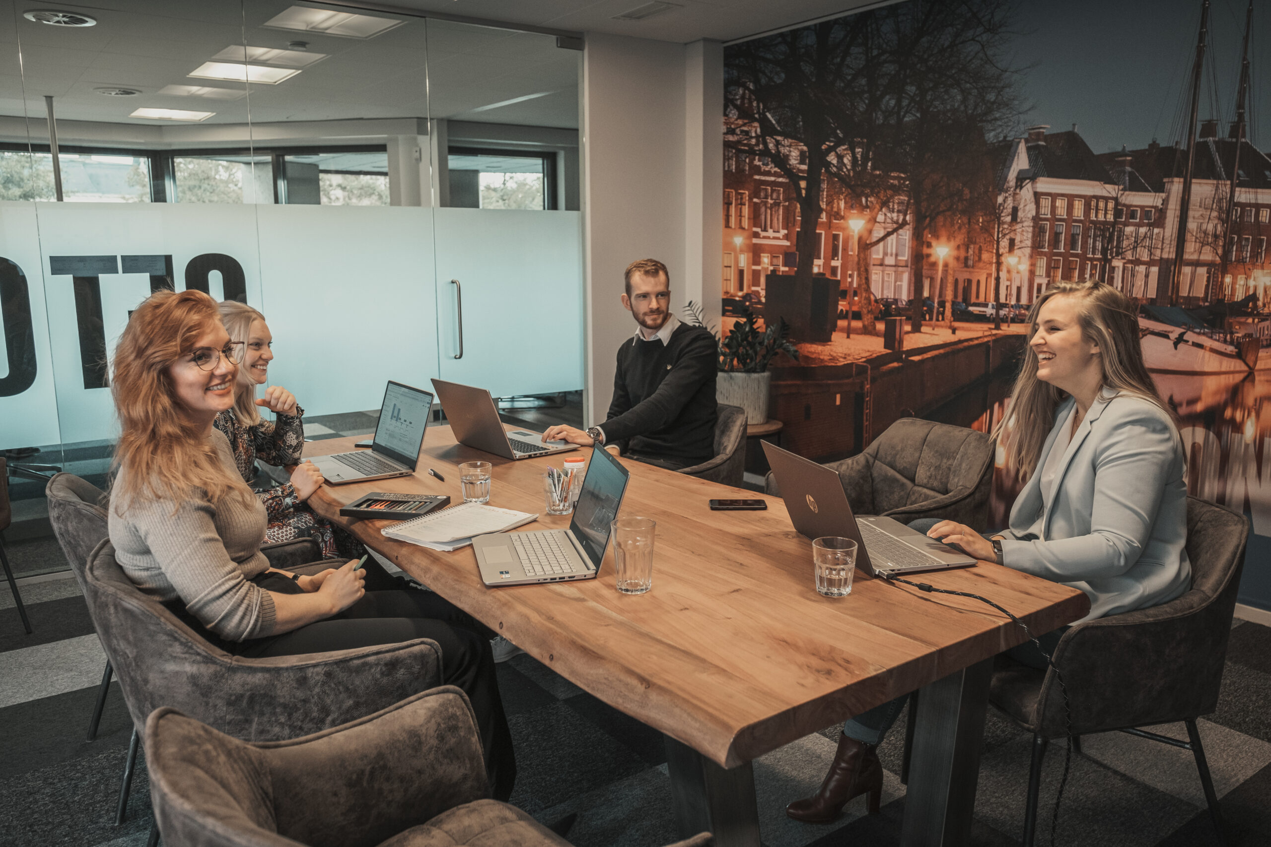 Een kantoorbaan saai? Niet als de arbeidsvoorwaarden écht goed zijn