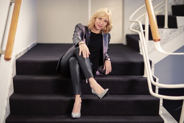 Claudia de Breij doet Oudejaarsconference vanuit Groningse Stadsschouwburg