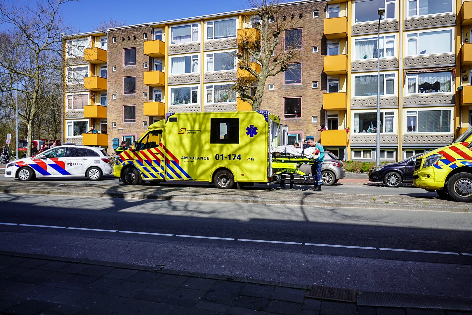 Fietser raakt ernstig gewond aan Asingastraat na aanrijding met vrachtwagen