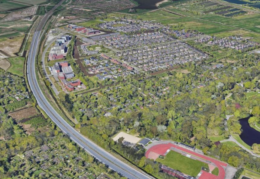 Grote geluidswal tegen lawaaioverlast bij woonwijk Buitenhof Groningen