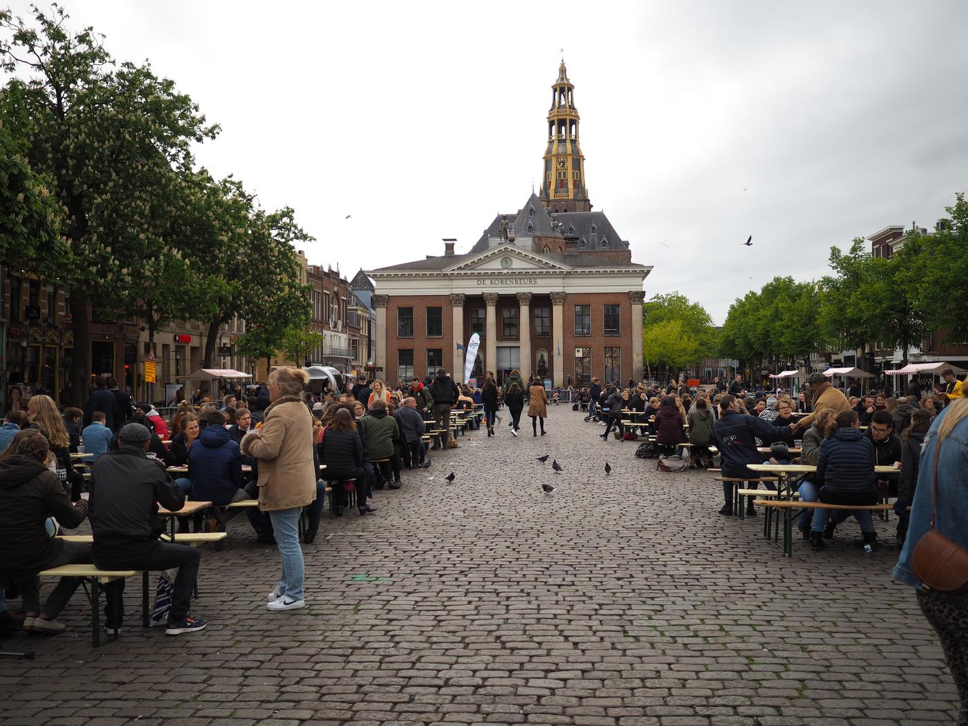 Gratis stadsdiner op de Vismarkt zit vol