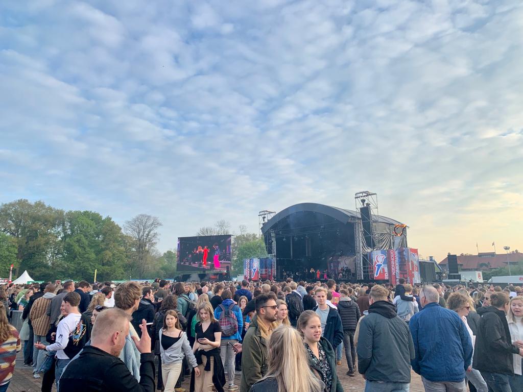 Bevrijdingsfestival Groningen traditioneel bomvol ondanks toegangsprijs