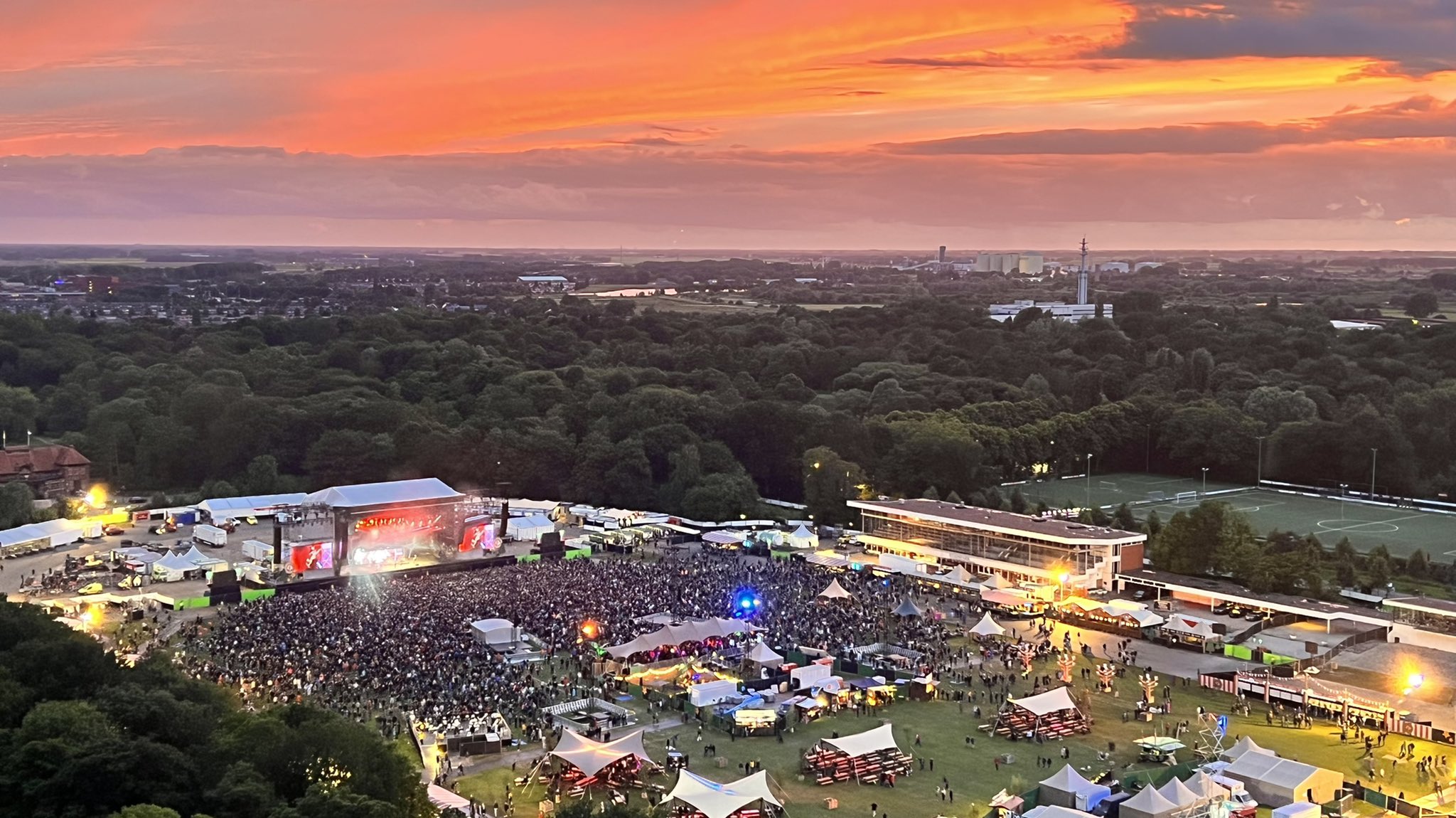 Hella Mega Tour en Guns 'N Roses in Stadspark: ga op tijd van huis