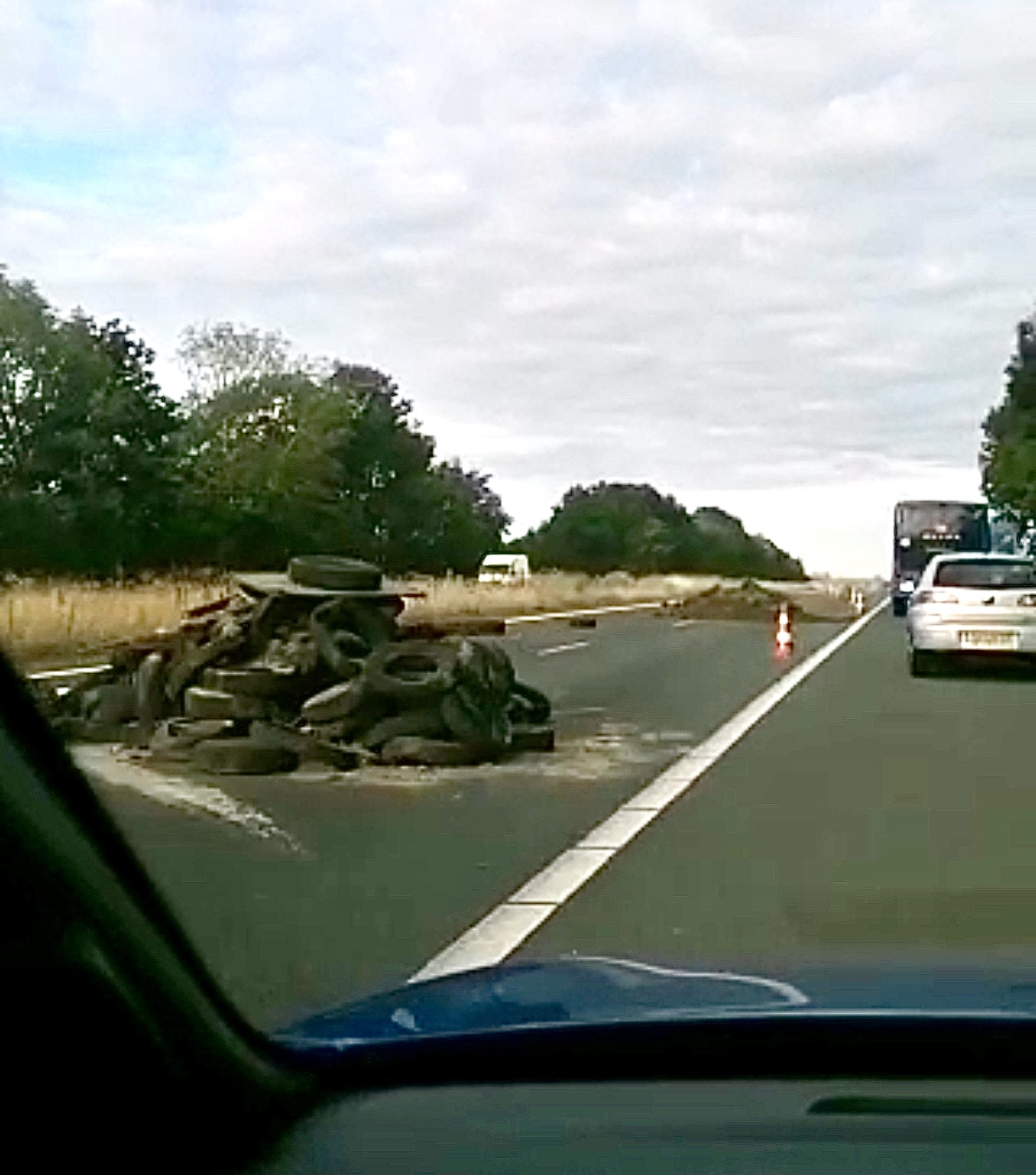 Afvaldumping op A7 zorgt voor eerste ongeluk in provincie Groningen