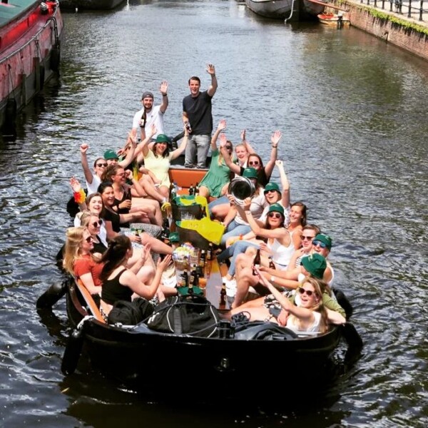 ‘De Borrelvloot’: Niels en Jorrit willen Groningers onbezorgd van water in eigen stad laten genieten