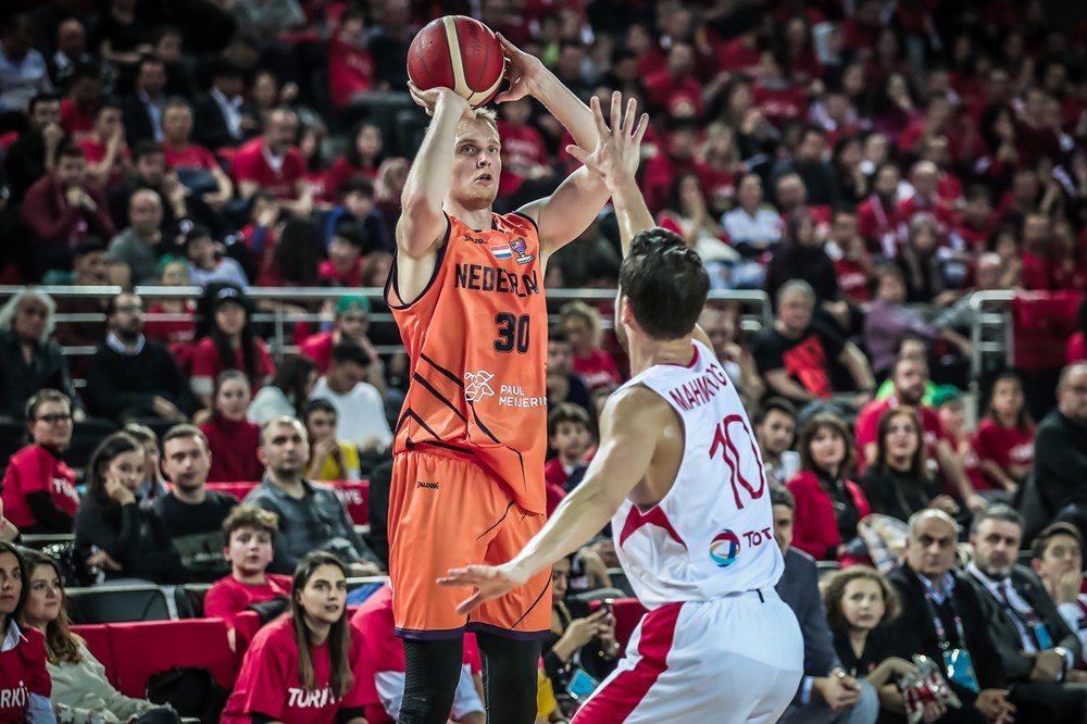 International Schaftenaar tekent contract bij Donar