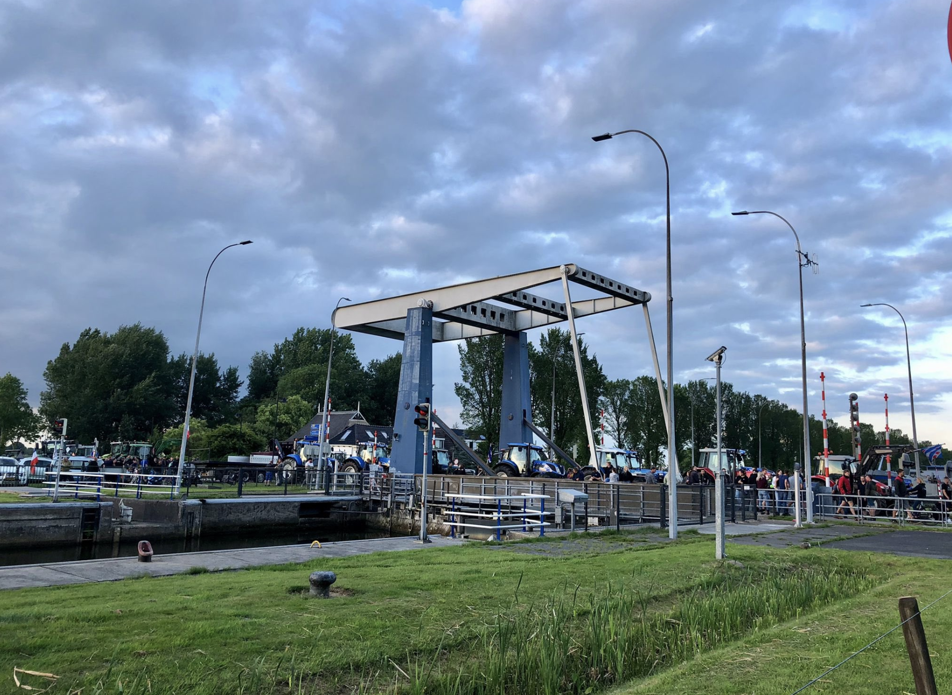 Brug Gaarkeuken nog steeds geblokkeerd door boeren