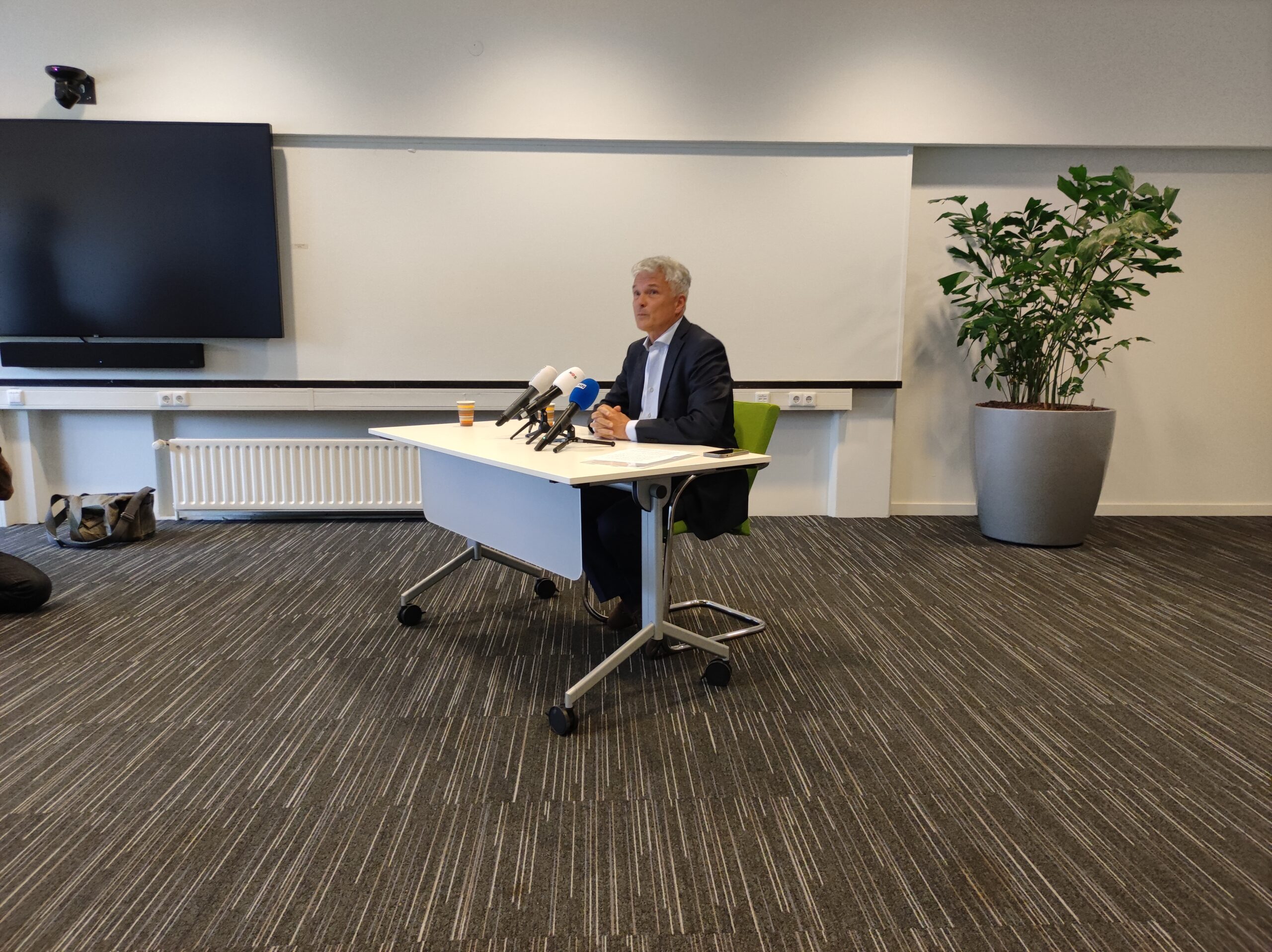 Voorterrein aanmeldcentrum Ter Apel veiligheidsrisicogebied, burgemeester noemt het een 'lapmiddel'