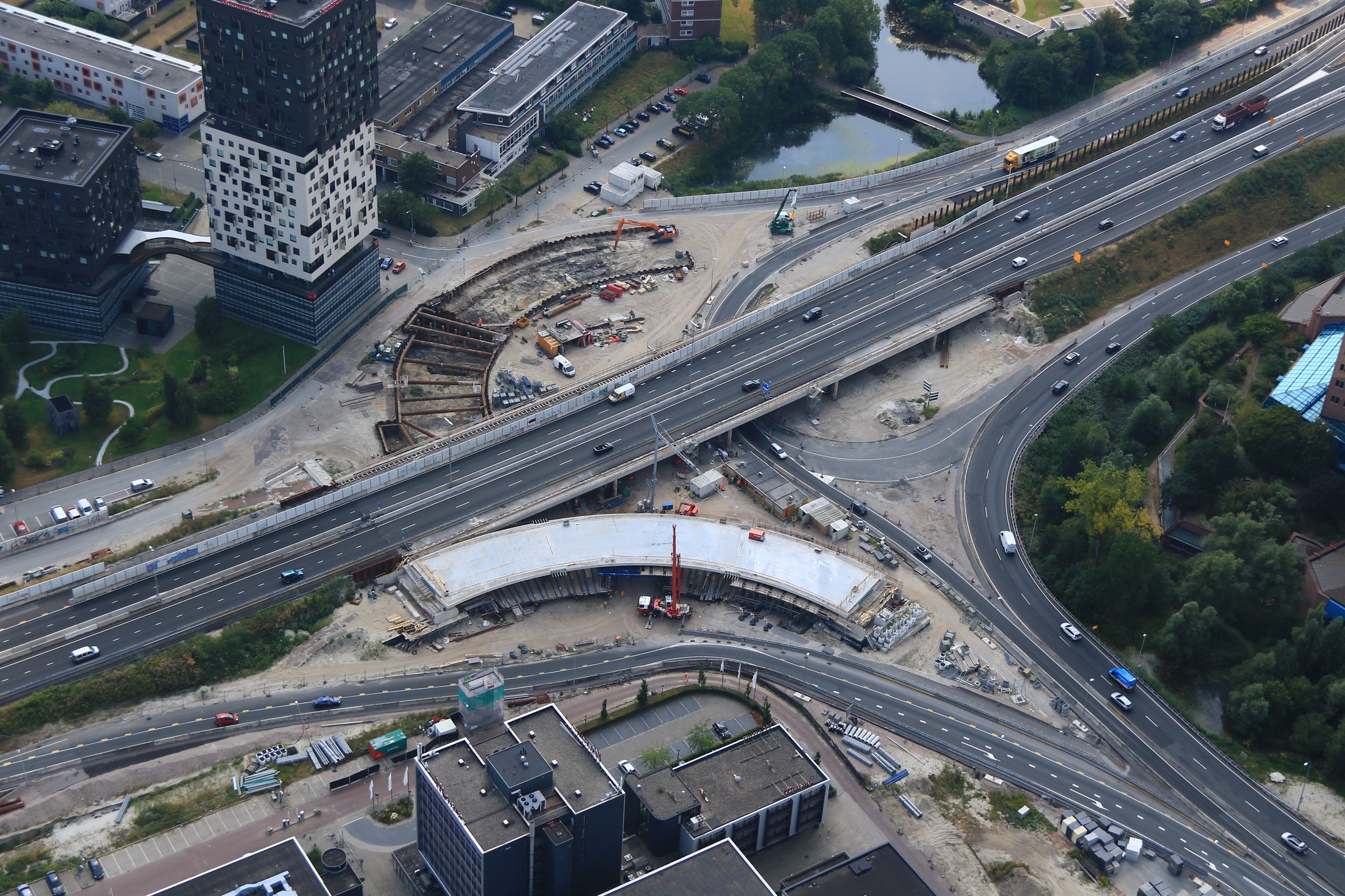Bouw van twee verbindingsbogen op het Vrijheidsplein - Foto: Rijkswaterstaat