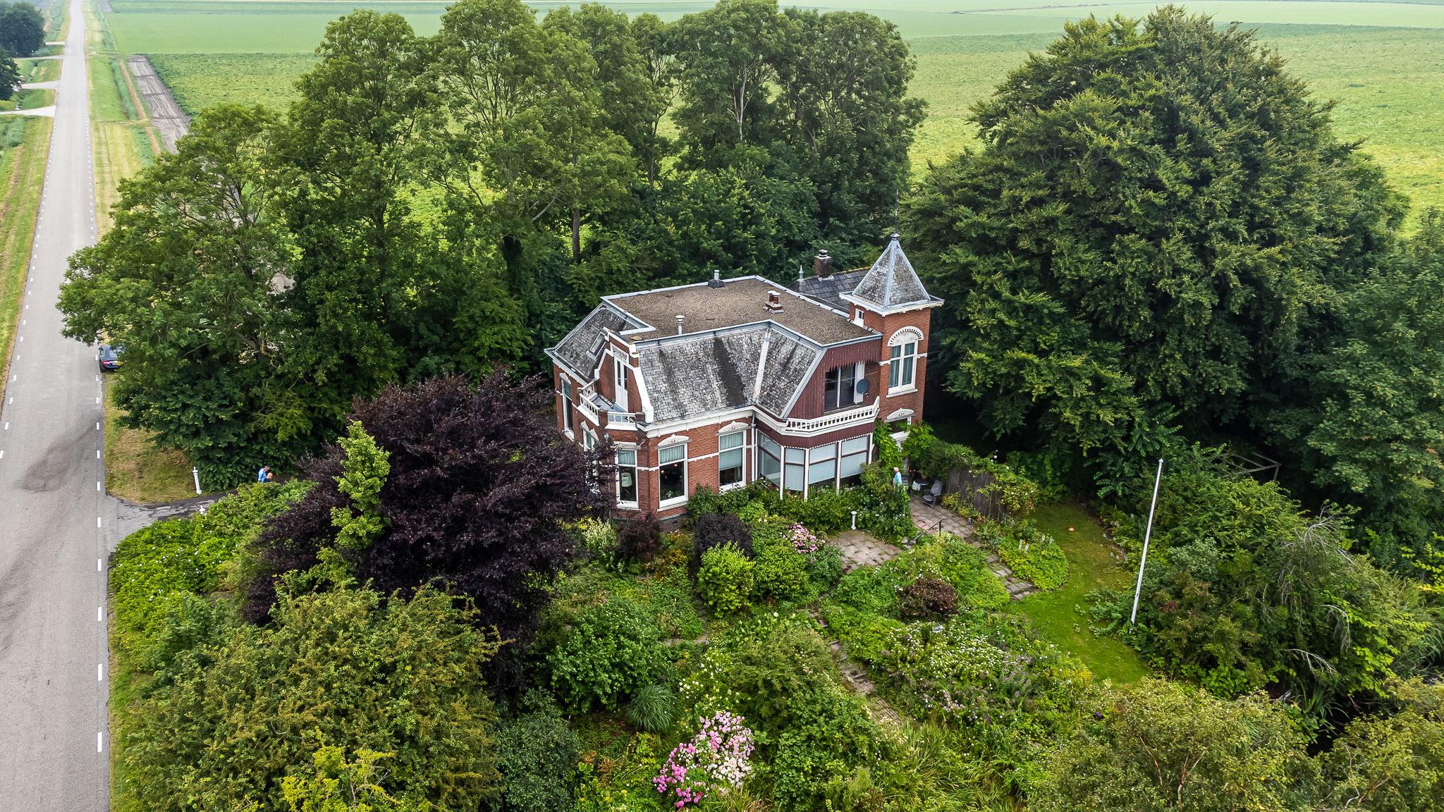 Voor mensen met twee rechterhanden: check deze villa op het Groningse platteland
