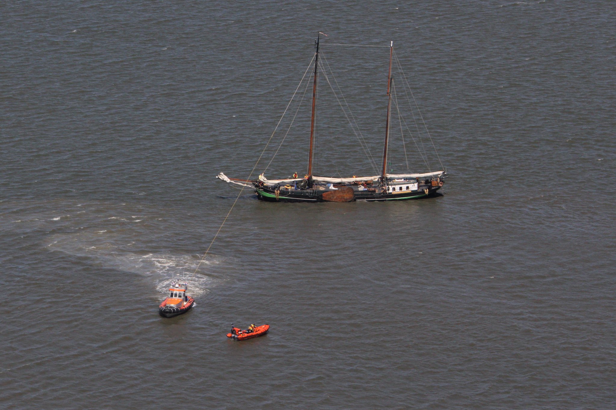 24 opvarenden gered van vastgelopen zeilschip bij Schiermonnikoog