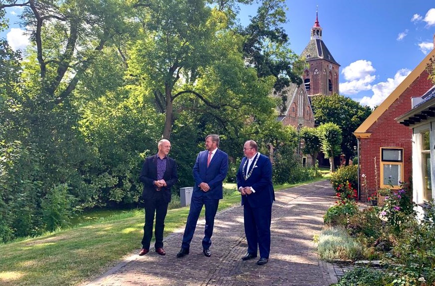 Koning in gesprek met gedupeerden aardgaswinning in Middelstum